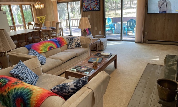 White Lake House | Secluded & Bright country house close to lakes & Bethel Woods/Woodstock grounds