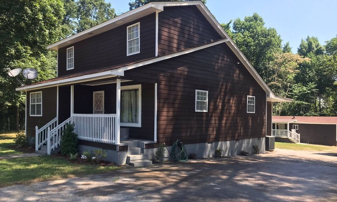 Raleigh House | Secluded Cabin Home with 7 bedrooms and acreage