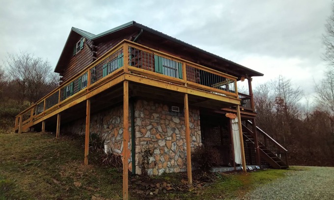 Laurelville Cabin | Secluded Cabin on the Hill at Laurel Springs Farm in the Hocking Hills