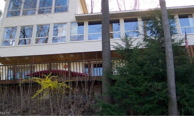 Finesville House | Secluded Chalet Waterfront Pohatcong 1 hr to NYC