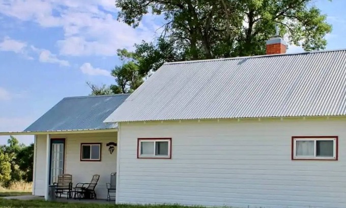 Marsland Cottage | Secluded Cottage on East Ash Creek near Fort Robinson State Park, Nebraska