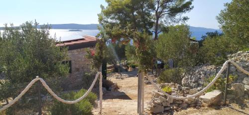 Cove Makarac (Milna) House | Secluded family friendly house Milna, Brac - 12229
