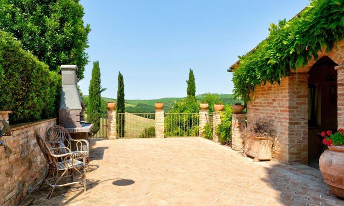 Vergelle House | Secluded Farmhouse in Montalcino with Swimming Pool