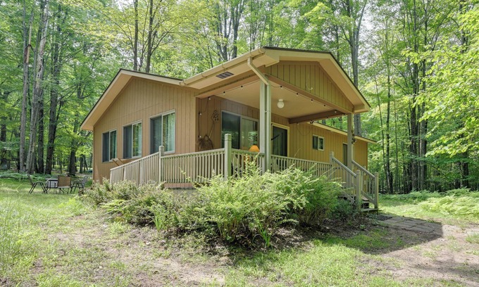 Farwell Cabin | Secluded Farwell Cabin w/Fire Pit & Gas Grill!
