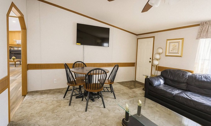 Swan Lake House | Secluded Lodge on 50+ Acres | High Speed WiFi