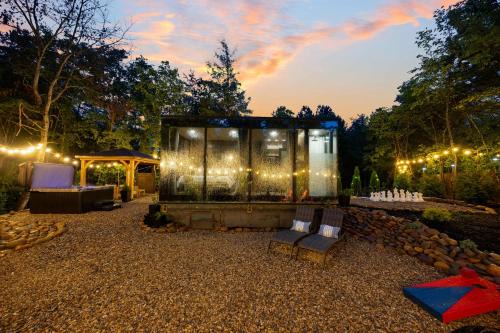 Caton House | Secluded Mirror Cabin-Luxury-Hot Tub-FirePit