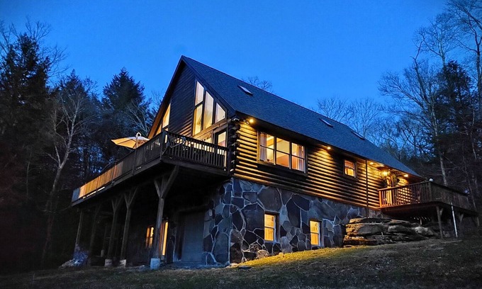 Roscoe Cabin | Secluded modern log cabin with picturesque private water fall on 12 acres!