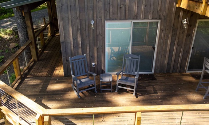 Roseland Cabin | Secluded Mountain Treehouse w/ Panoramic Views nea
