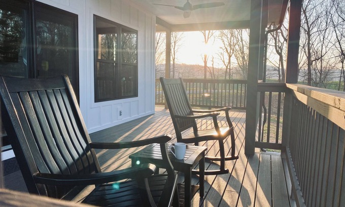 Byrdstown Cottage | Secluded New Cottage, Minutes From Sunset Marina Overlooking Pendergrass Creek