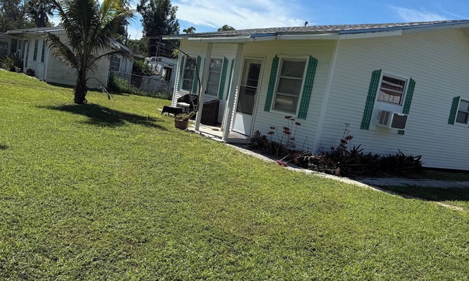 Estero House | Secluded private 2-bedroom house in Estero walking distance from Starbucks plus