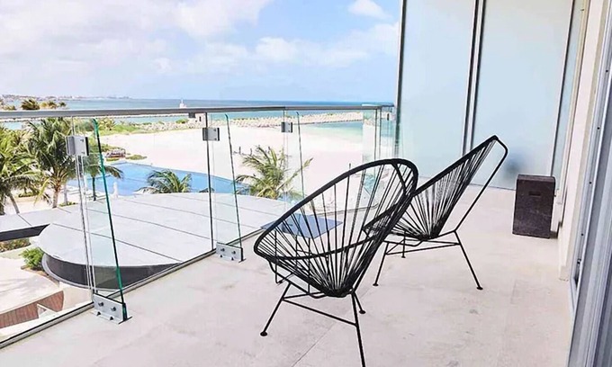 Downtown Cancun Hotel | Secluded Retreat | Enjoy Breakfast at Your Balcony | Room w/Scenic View