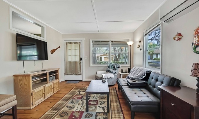 Homosassa Cottage | Secluded Retreat – Walk to Boat Launch!