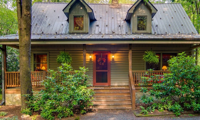 Burnsville Cabin | Secluded & Rustic Cabin on South Toe River!
