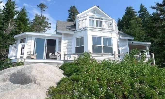 Stonington Cottage | Secluded Stonington, Maine cottage gem with Rockefeller view of Penobscot Bay
