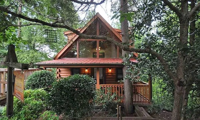 Gatlinburg - Pigeon Forge Apartment | Secluded Sweetheart Escape