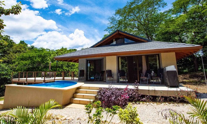 Paraiso House | Secluded, Tranquil and Surrounded by Nature. 3/3 home with pool