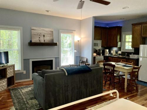 Elkin House | Secluded Woodland Cabin Rental with Hot Tub in Yadkin Valley Wine Region