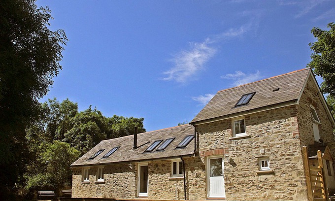 New Moat House | Secluded yet central peaceful and quiet. Converted barn close to Narbeth