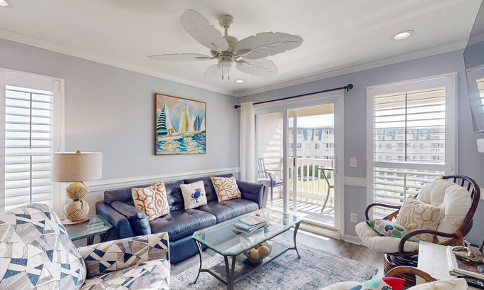 Morehead City Condo | Second-Floor, Ocean View Condo with WiFi & Shared Pools/Hot Tub/Putt-Putt