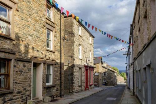 Sedbergh Apartment | Sedbergh Penthouse - KingBed - Tv - Wifi