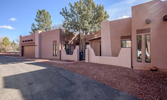 Oak Creek House | Sedona Beautiful Villa On The Wash-Walkable To Golf & Restaurants+Pets OK-Near Hiking!