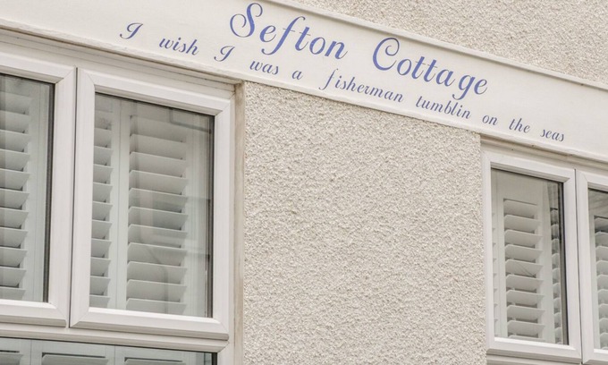 Deganwy Cottage | SEFTON COTTAGE, country holiday cottage, with a garden in Deganwy