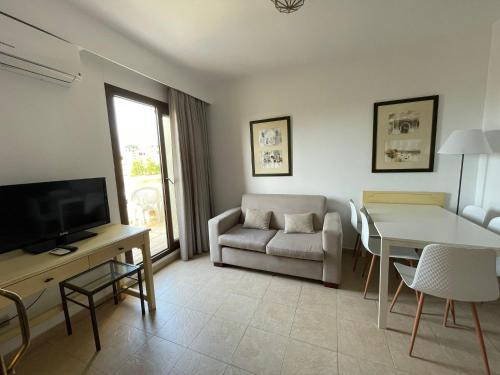 Punta del Moral Apartment | SEGUNDA PLANTA EN PRIMERA LINEA EN URB. JARDINES DE ISLA CANELA