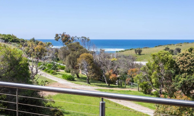 Flinders House | Selbourne Views over rural Flinders farmland and Bass Strait