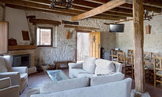 Aldeasona Cottage | Self catering Los Yeros for 17 people