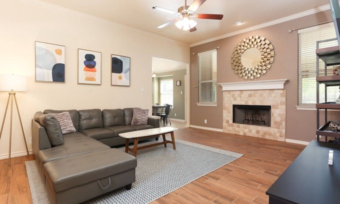 Schertz House | Selma Retreat - Central to SA/NB and close to Randolph AFB