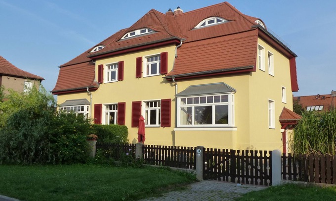 Briesnitz Apartment | Semi-detached house as a holiday home over 2 floors for max. 5 people with 2 bedrooms