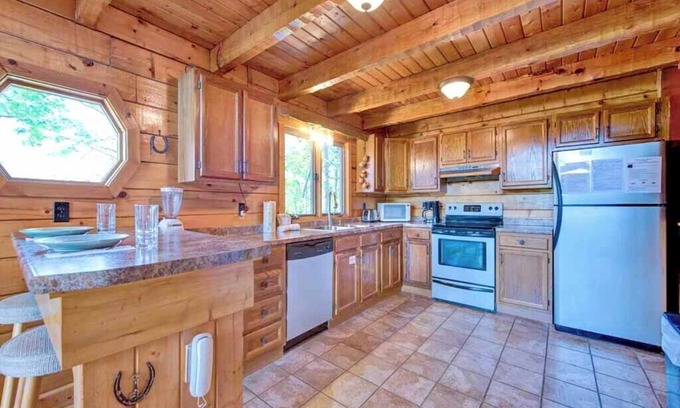 Gatlinburg - Pigeon Forge Cabin | Seneca