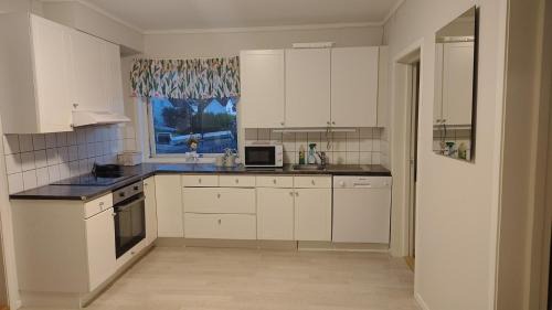 Sandefjord Apartment | Sentral 4 roms leilighet med mulighet for leie av kun rom også