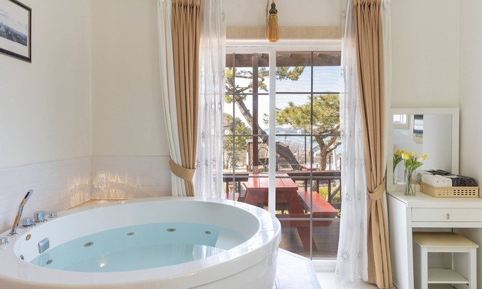 Suwon House | Seonjaedo Secret spa Pension