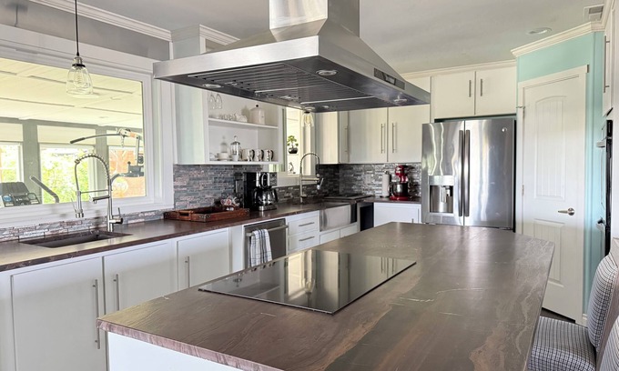 Tri-Cities House | Serene 3BR Retreat, includs Chef’s Kitchen Office Gym Quiet River Glimpse