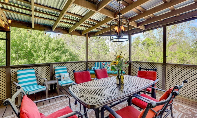 Rambo Riviera House | Serene Beaver Lake Getaway w/ Covered Porch!