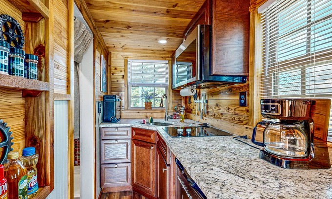 Harper House | Serene cabins with full kitchens, AC + free wifi