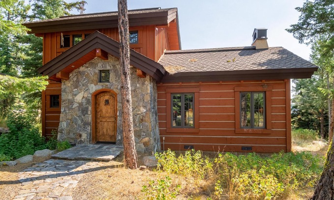 Tamarack Cottage | Serene Cottage | Ski-In/Ski-Out, Private Hot Tub