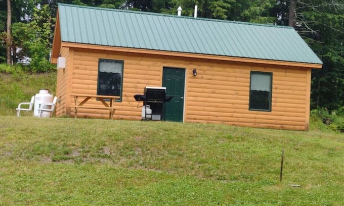 Hyde Park Cabin | Serene country cabins 6 in the heart of Vermont