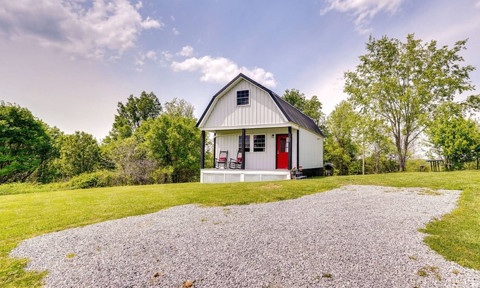 Greeneville House | Serene Greeneville Getaway w/ Mountain Views!