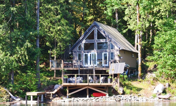 Harrison Hot Springs Cabin | Serene Lakeside Cabin: 2BR + Loft on Harrison