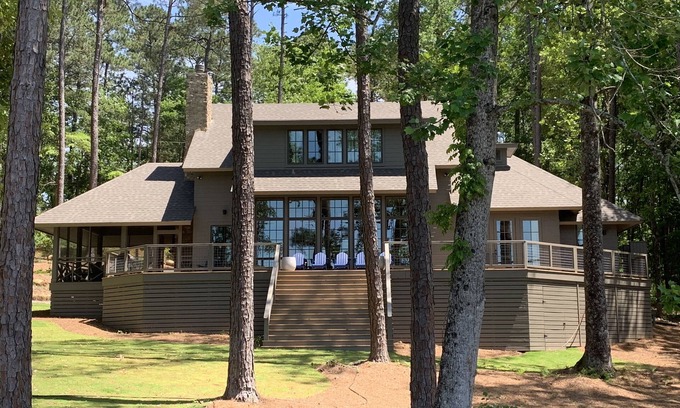 Eclectic House | Serene Lake Martin luxury retreat (located in Eclectic)