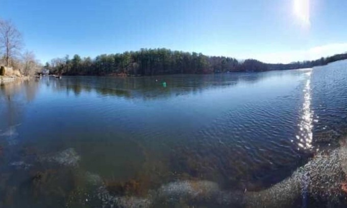 Elizaville House | "Serene Lakeside Retreat: A Home Away From Home, Where Nature Meets Comfort"