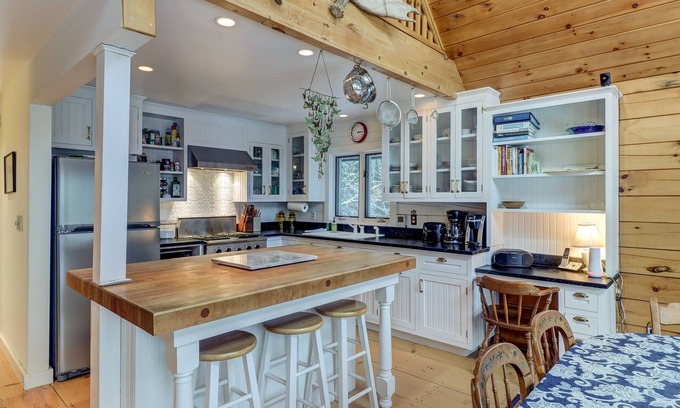Eastern Vermont Cabin | Serene luxury cabin with WiFi, private hot tub, wood stove & deck