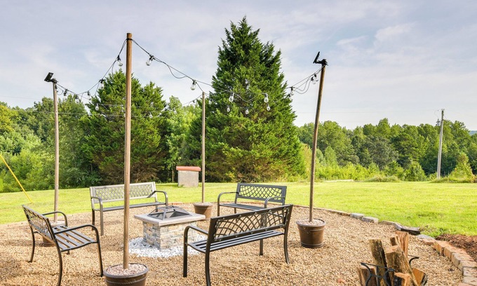Mill Spring House | Serene Mill Spring Getaway w/Yard & Fire Pit!