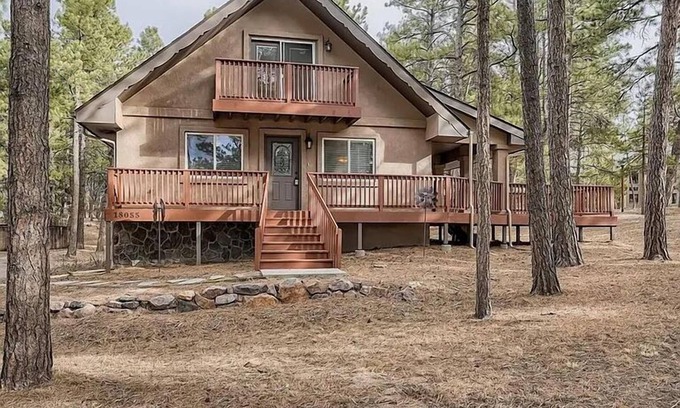 Colorado Springs House | Serene Romantic Chalet in the woods