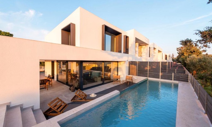 Nea Iraklia Villa | Serene seafront villas
