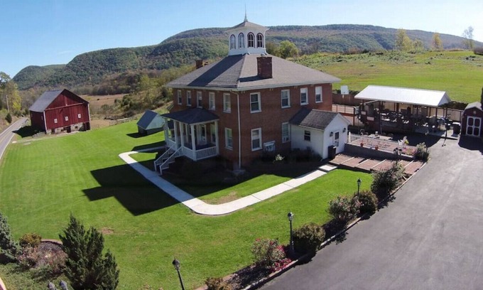 Tyrone House | Serene Sinking Valley Retreat--Main House