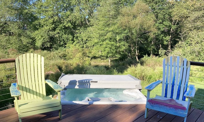 Gardiner House | Serene & spacious cliff views, fireplace, hot tub