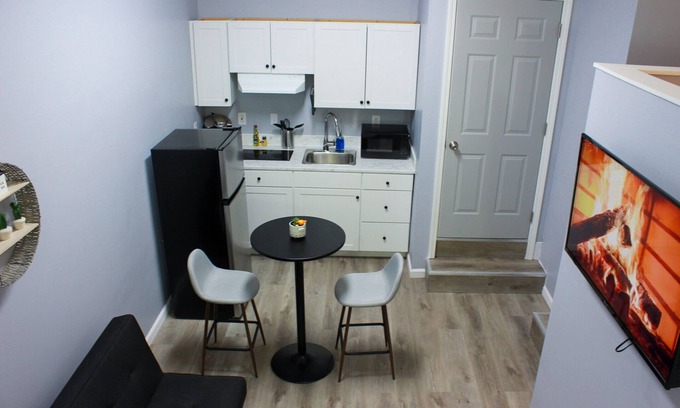 Charlotte House | ★Serene & Stylish ADU★ | Mins to UNCC | ♛Queen Bed